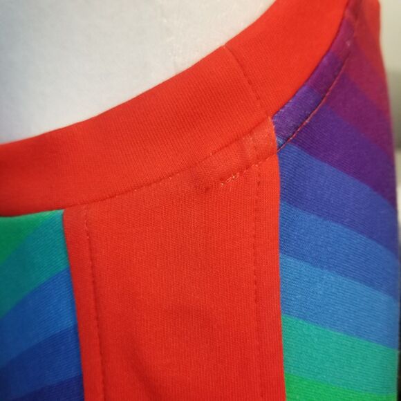 NWT UGG PRIDE Love Rainbow Stripes Logo T-Shirt Size Medium - Picture 14 of 16